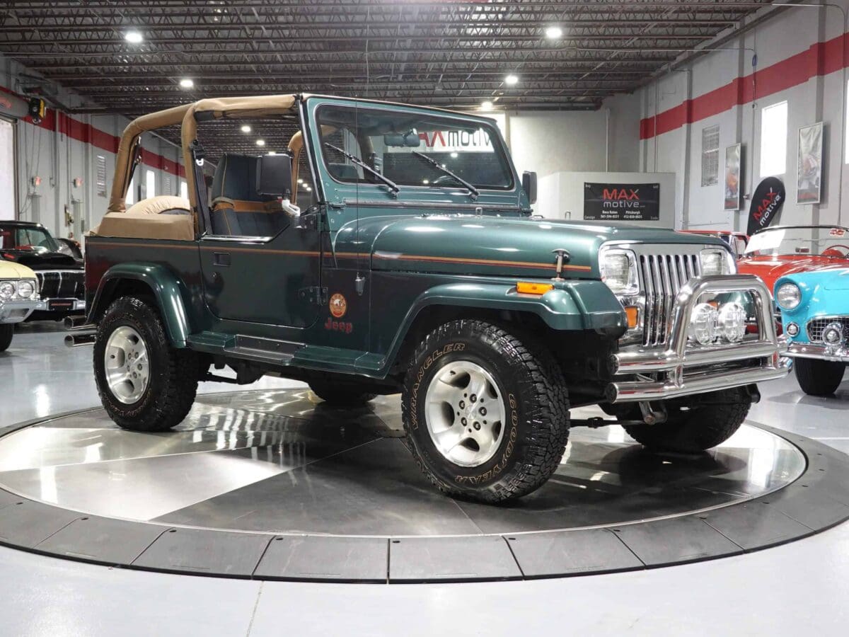 1992 Jeep Wrangler Sahara - F1022