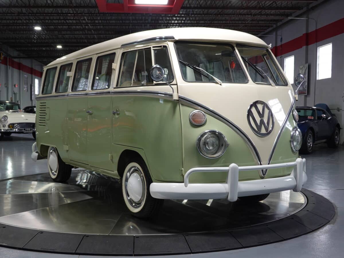 1972 Volkswagen Bus - F1146