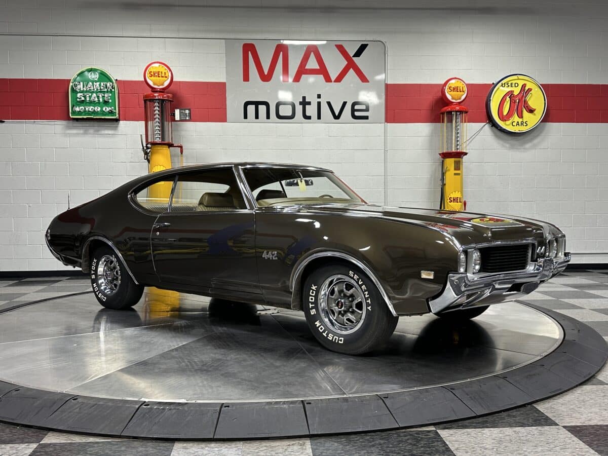 1969 Oldsmobile 442 Holiday Coupe - V1650