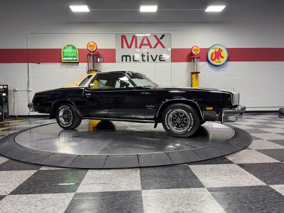 1977 Oldsmobile Cutlass Supreme - V1757