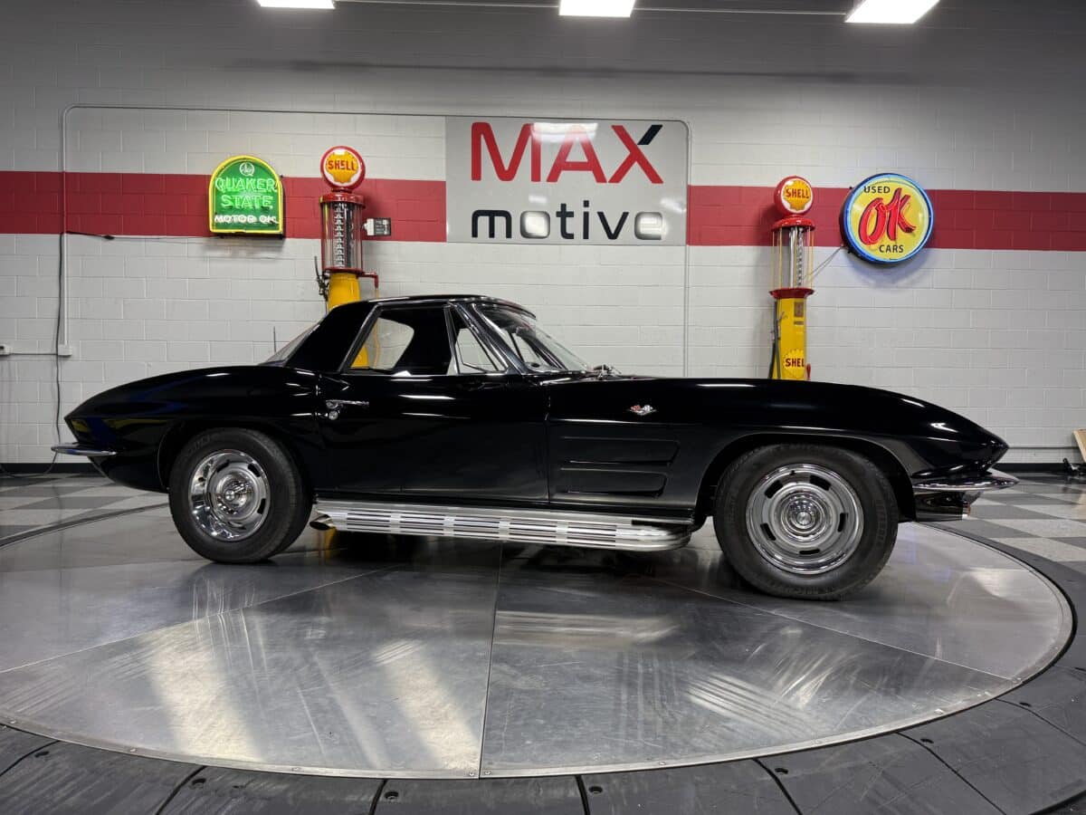 1963 Chevrolet Corvette - V1765