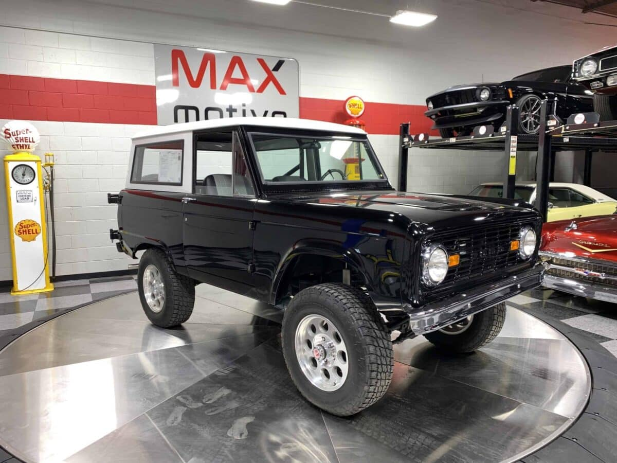 1974 Ford Bronco Custom SUV - U0300