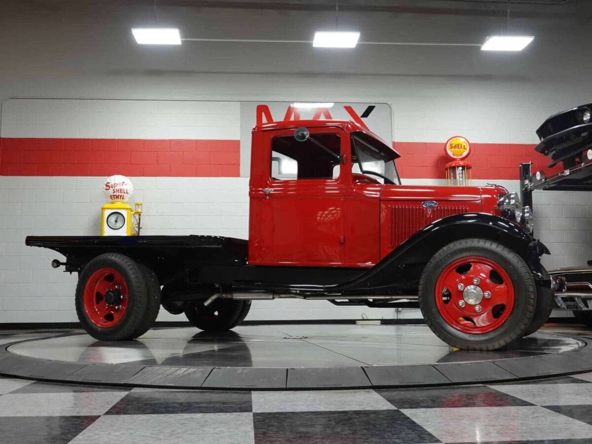 1934 Ford Model BB Flatbed - U0411