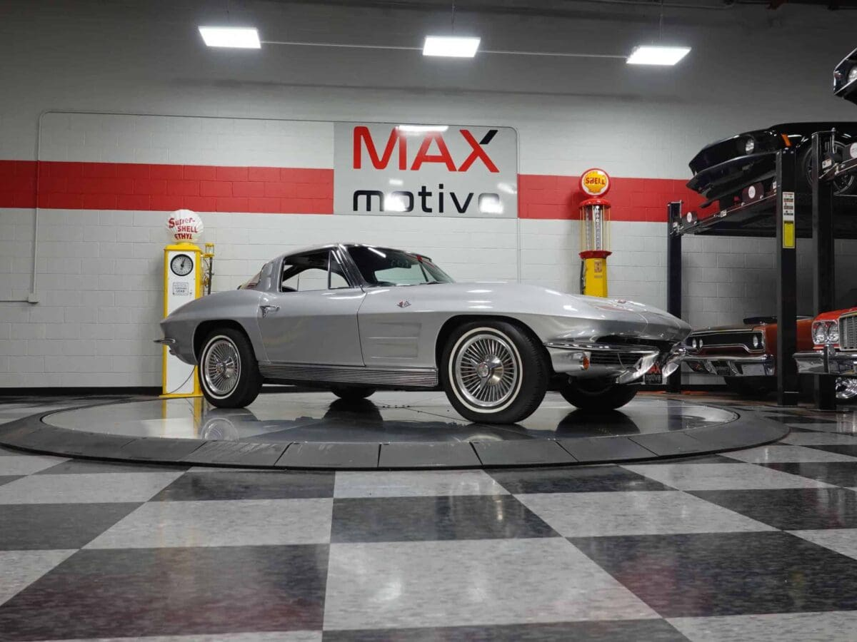 1963 Chevrolet Corvette Coupe - U0416