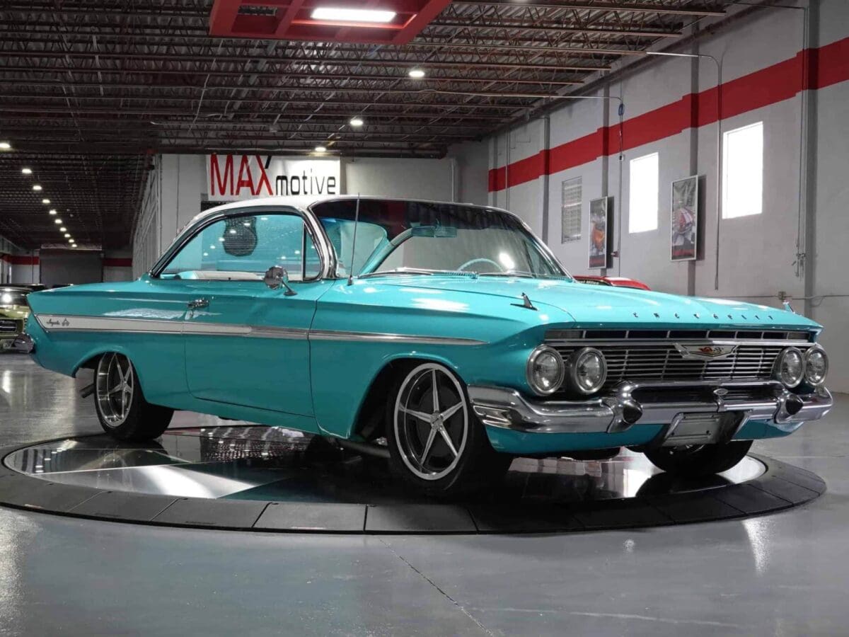 1961 Chevrolet Impala Bubble Top - U0469