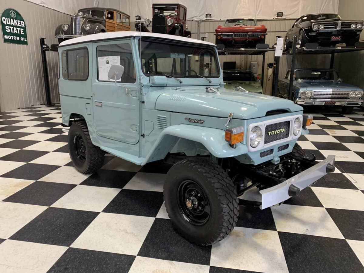 1982 Toyota FJ40 Land Cruiser - U0475