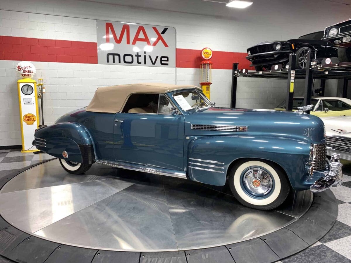 1941 Cadillac Series 62 Convertible Coupe - U0557