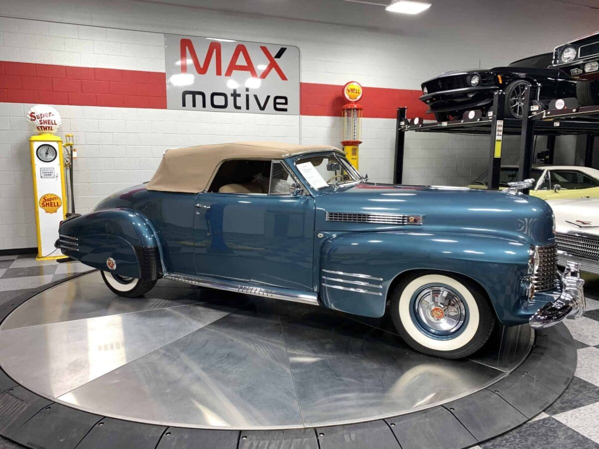 1941 Cadillac Series 62 Convertible Coupe - U0557