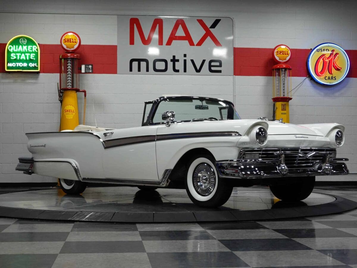1957 Ford Fairlane Convertible - U0931