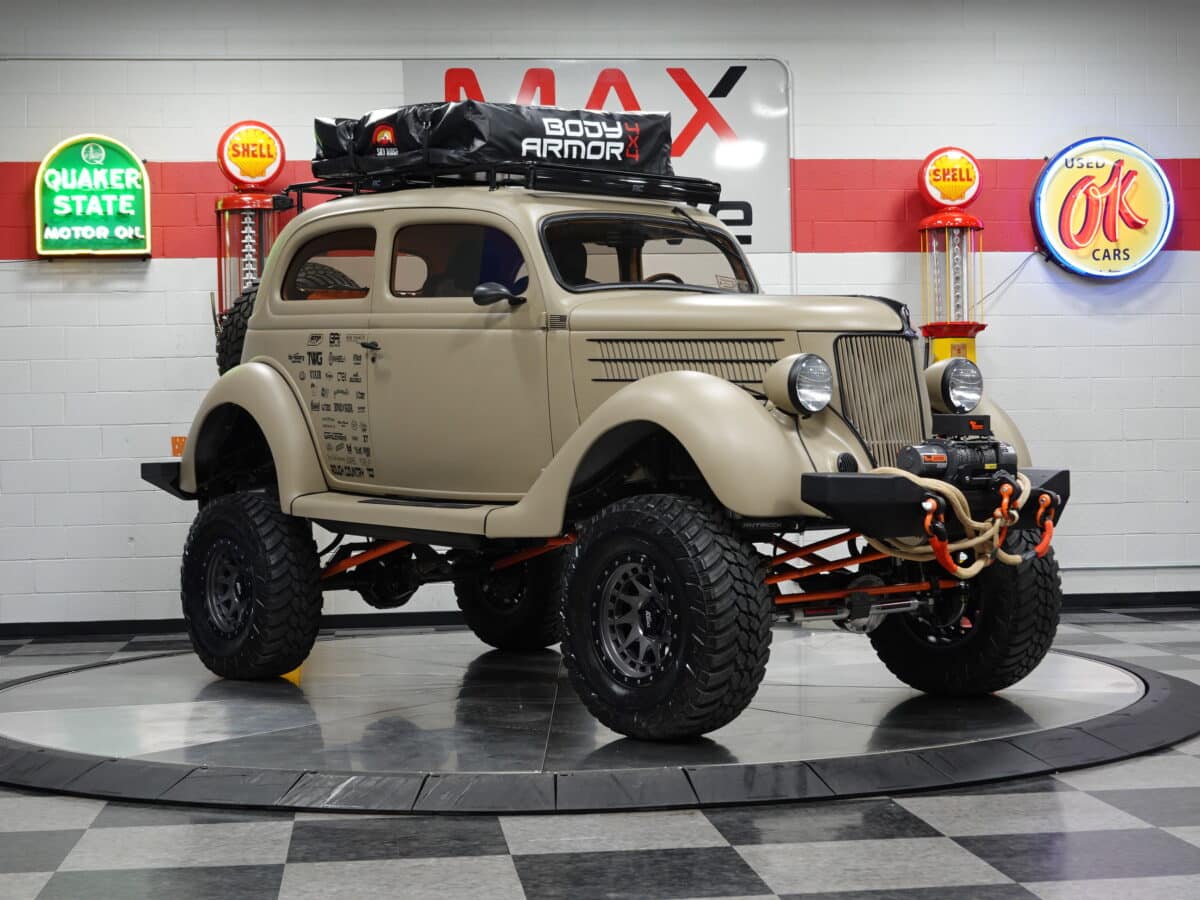 1936 Ford Sedan Overland - U1102