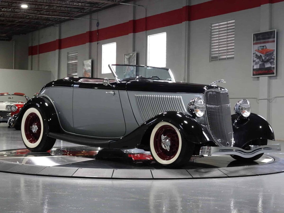 1933 Ford Custom Roadster - F0582