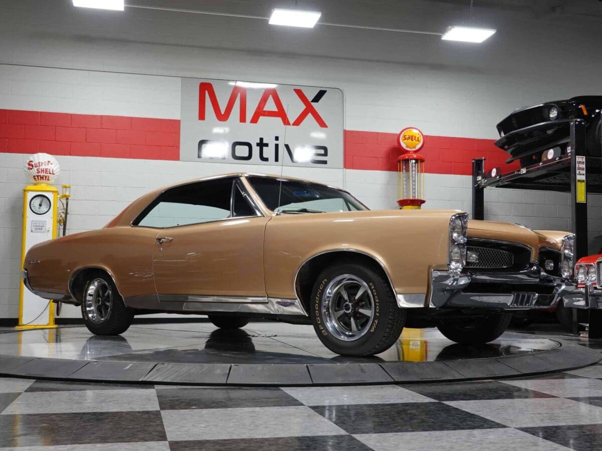 1967 Pontiac GTO Coupe - V0573