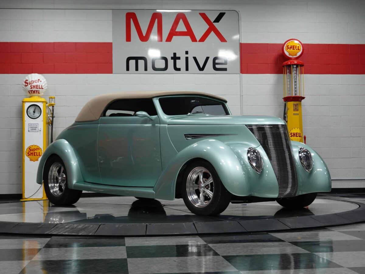 1937 Ford Cabriolet 2 Door Convertible - v0733