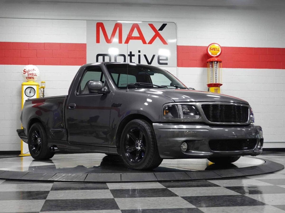 2003 Ford F150 SVT Lightning - V0740