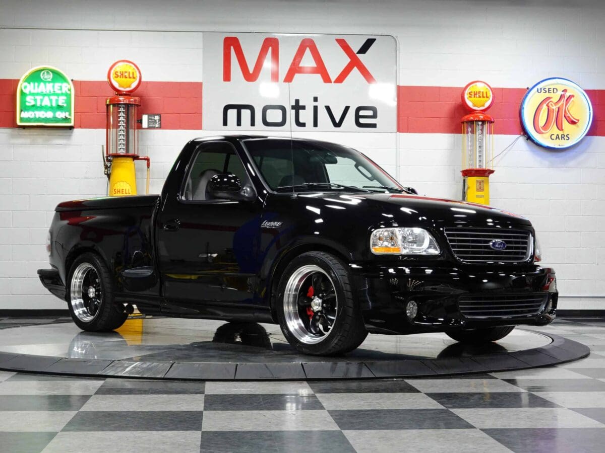 2002 Ford F150 SVT Lightning - V1012