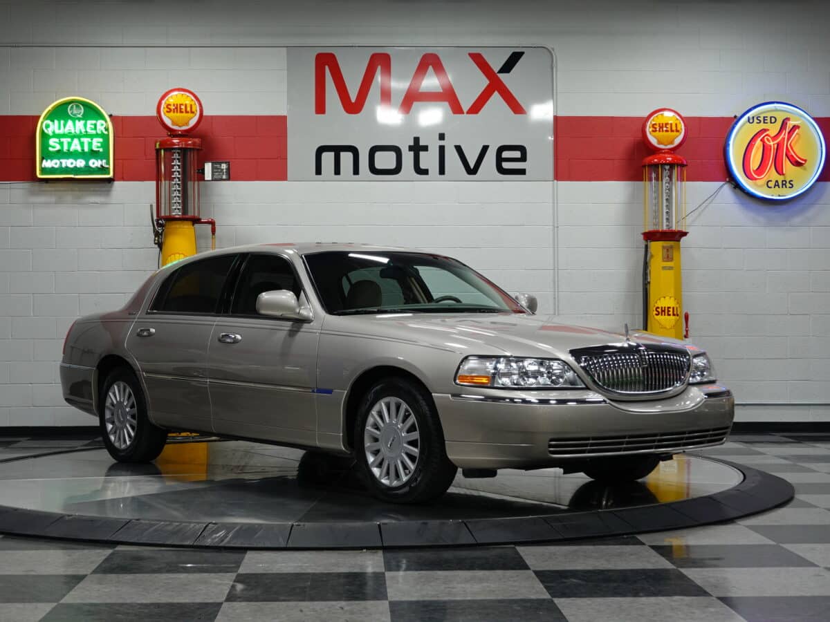 2003 Lincoln Towncar - V1110