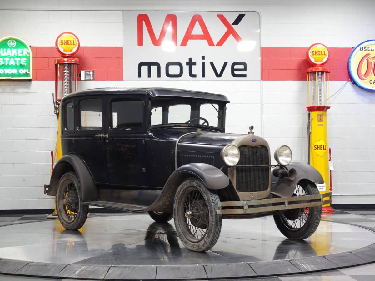 1929 Ford Model A Sedan - V1391