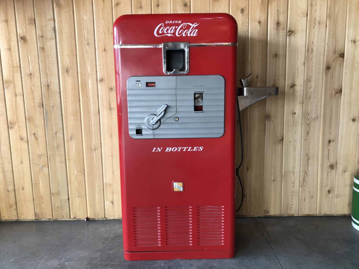 Coca-Cola Vedor 33 With Water Fountain