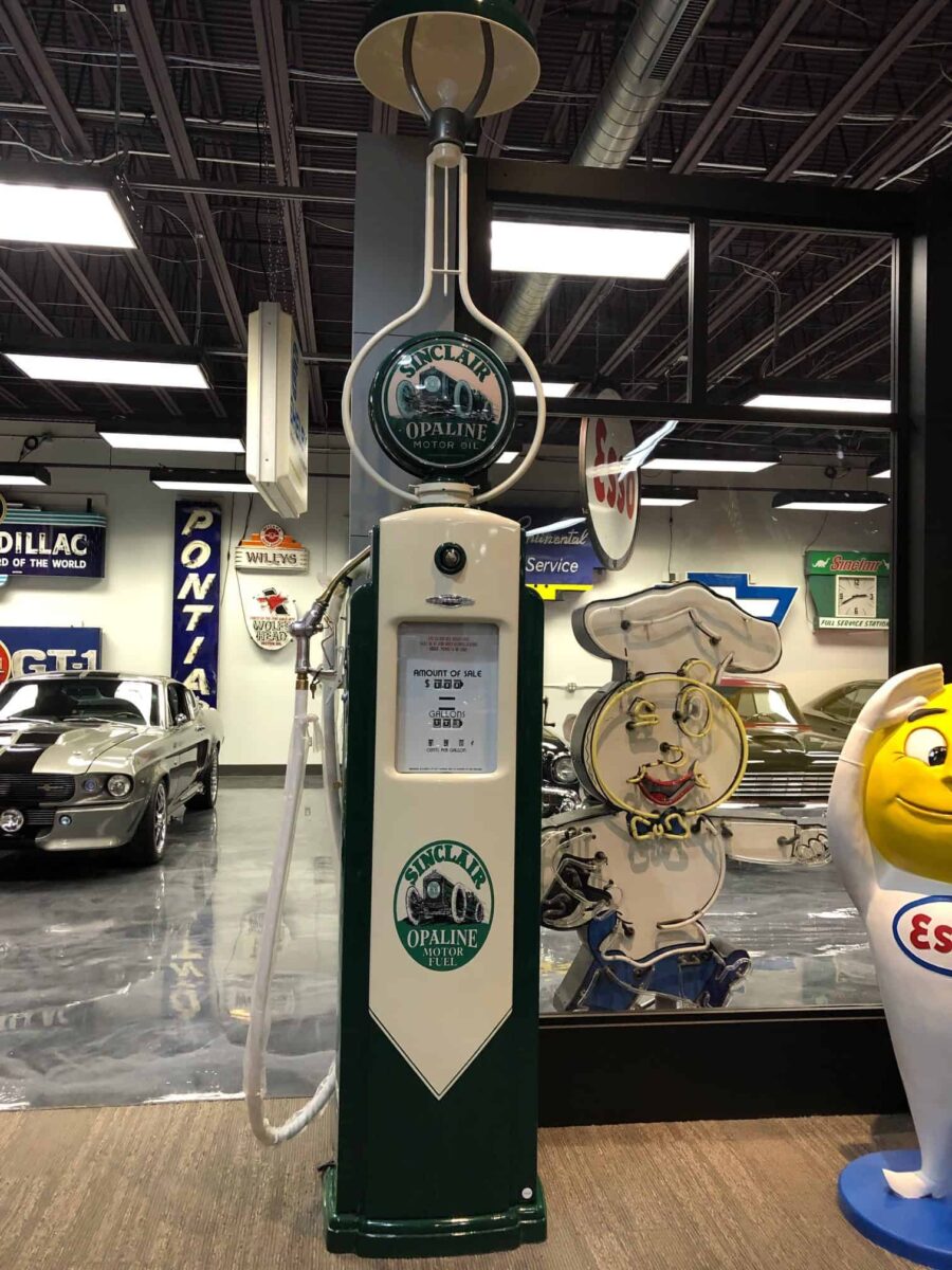 1940's Sinclair Oil Bennett Restored Pump With Station Lighter