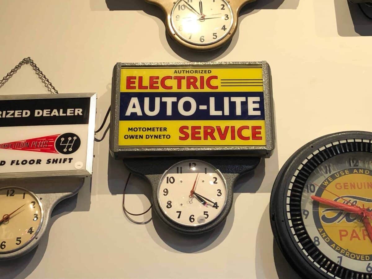 Auto-Lite Light Up Clock