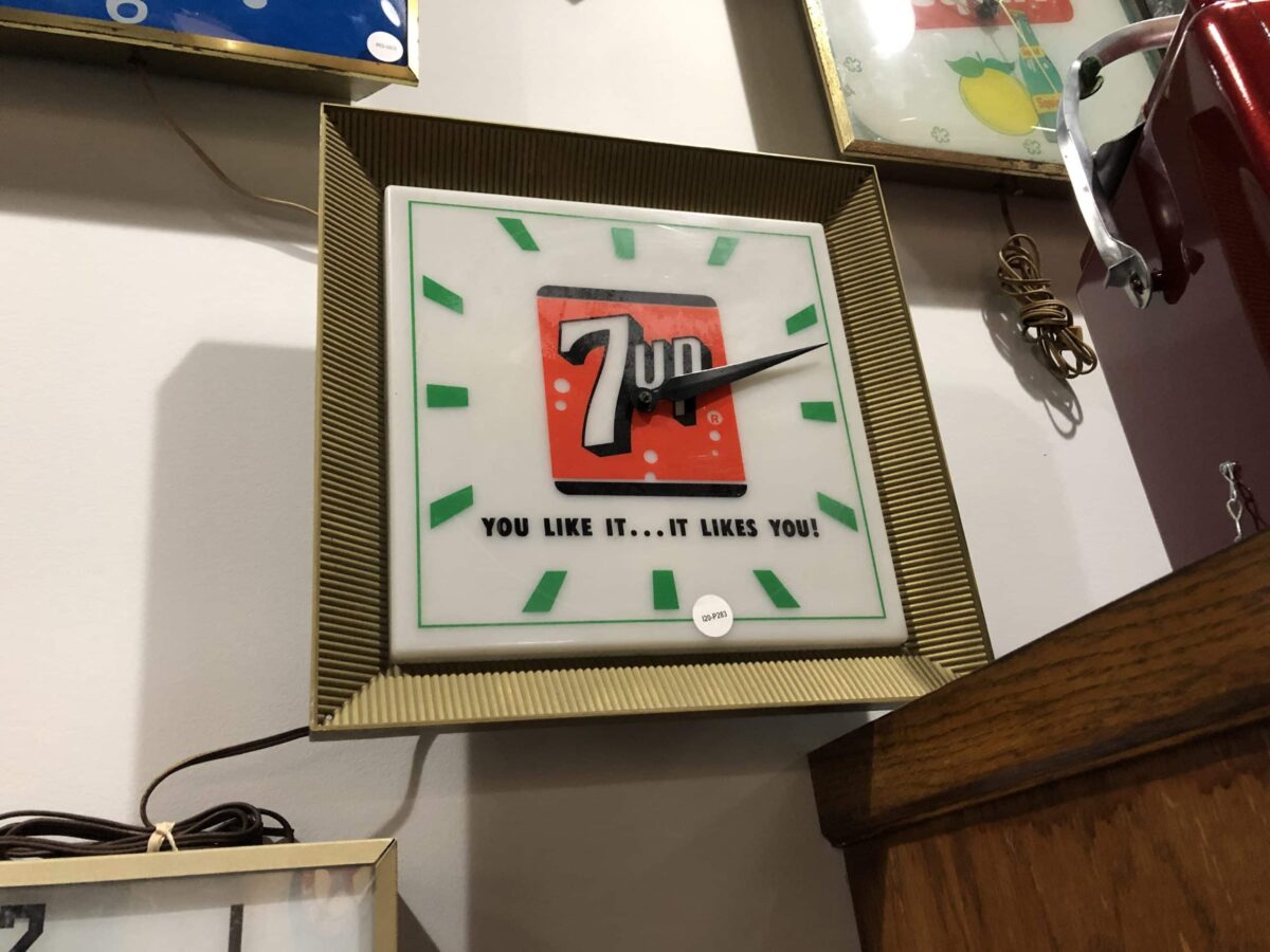 7UP Plastic Lighted Clock