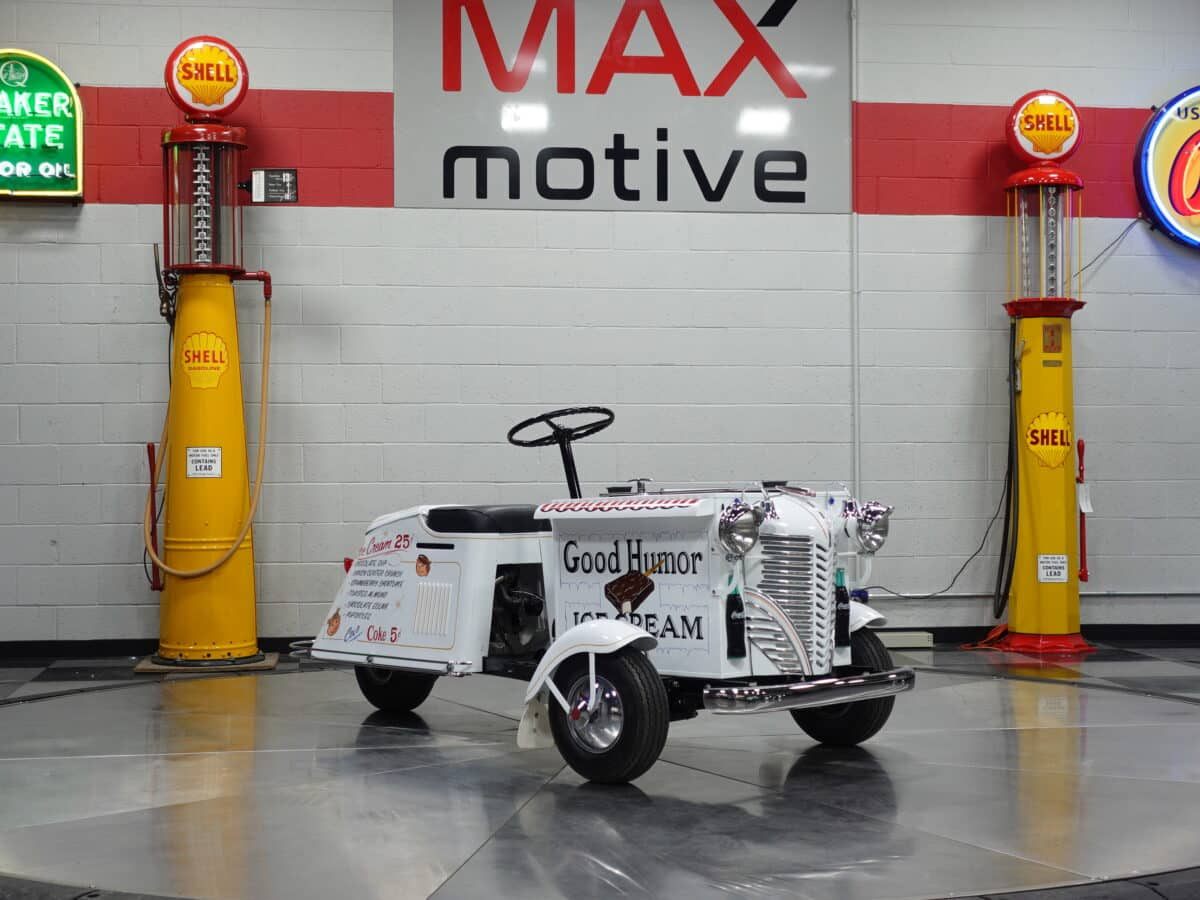 1940 Cushman 3-Wheel Scooter