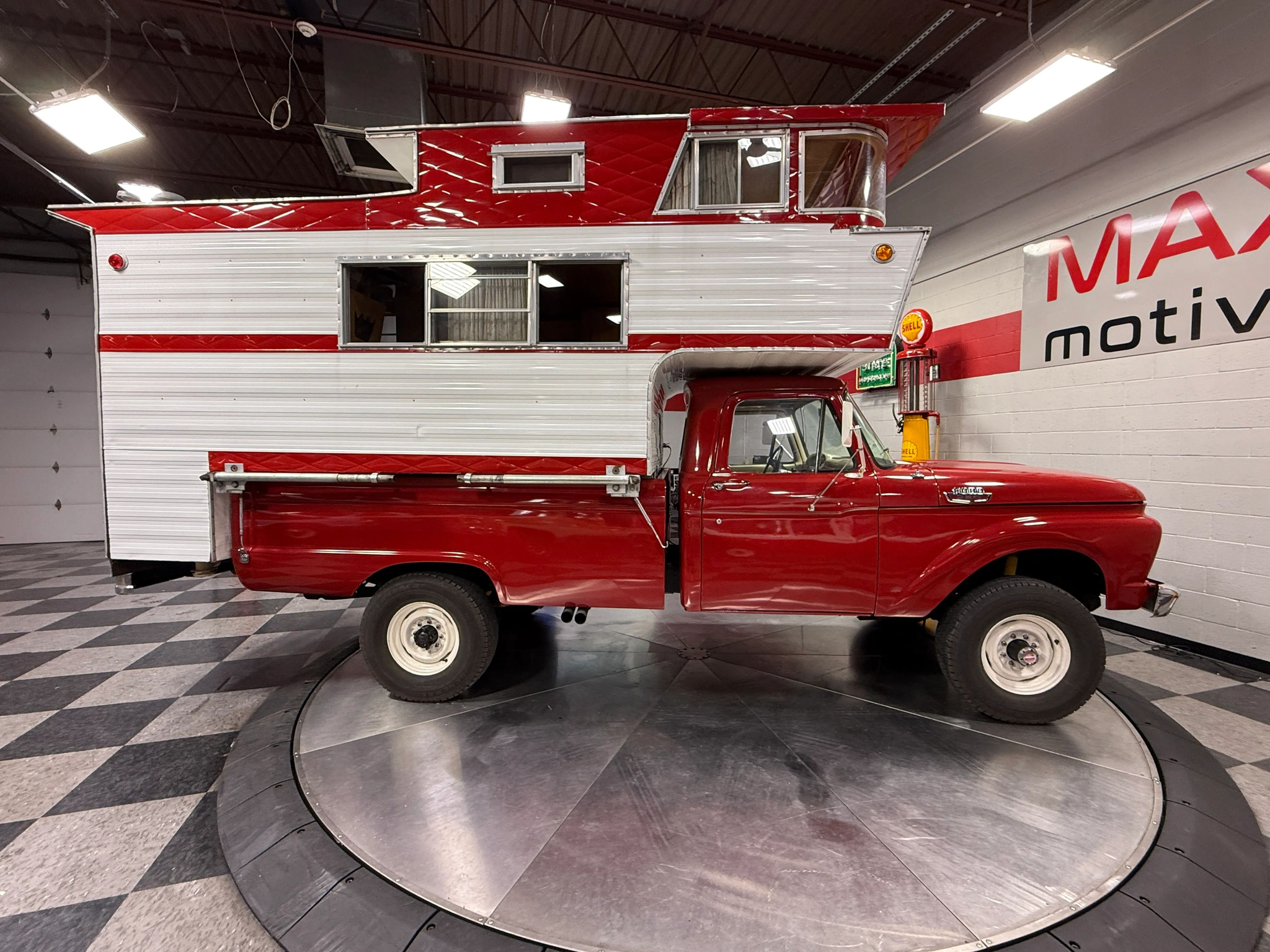 1963 Ford F250 Pickup + Camper