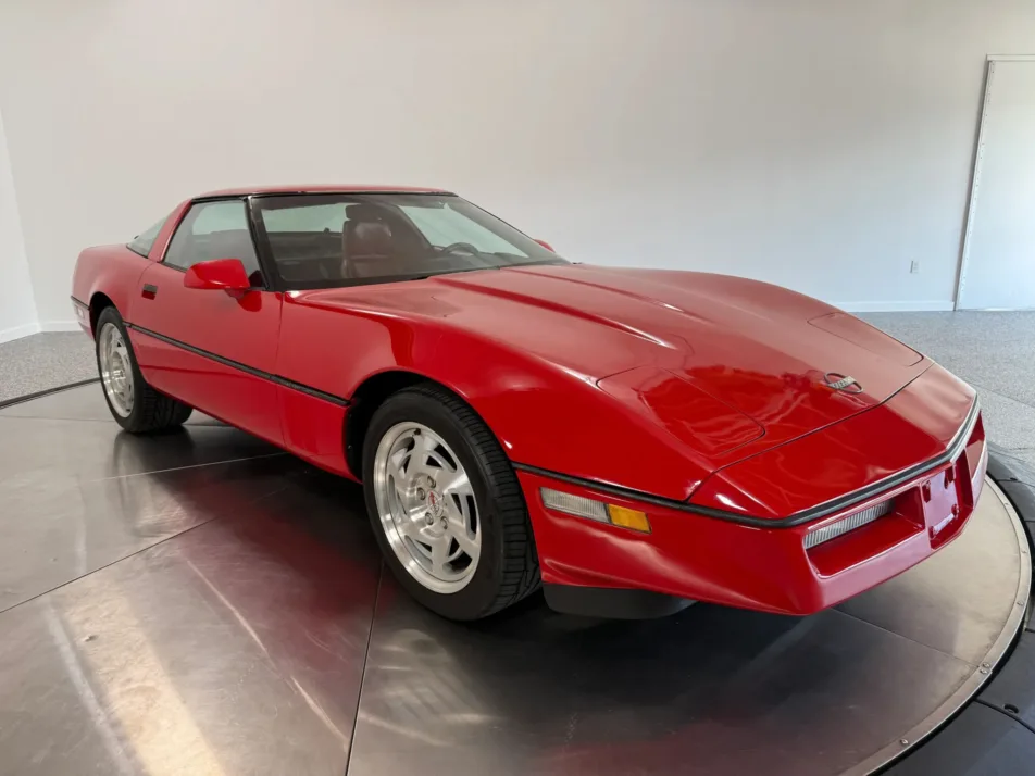 1990 Chevrolet Corvette Base 2D Coupe